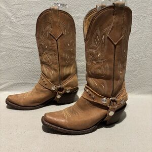 Pluma de Oro Western Biker Embroidered Women’s Boots, estimated size 5-6